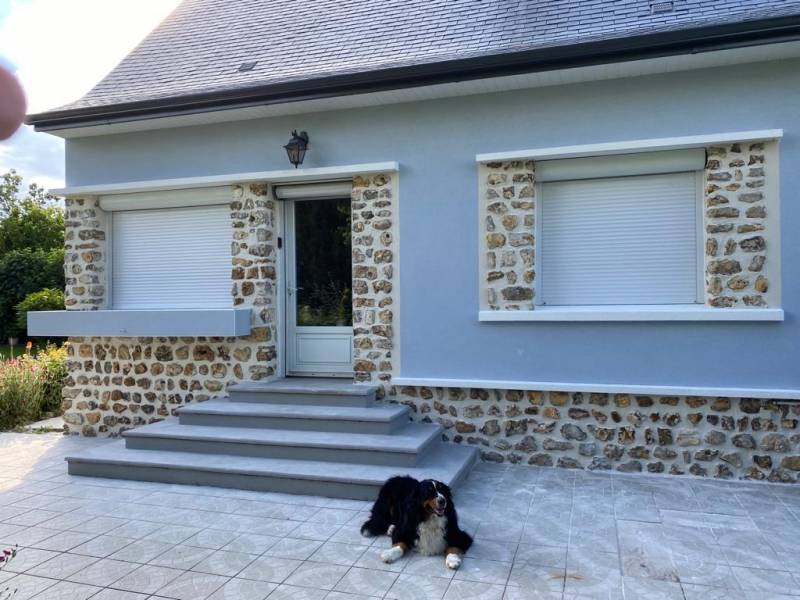 Ravalement de façade avec enduit projeté sur maison ancienne proche du Havre 76